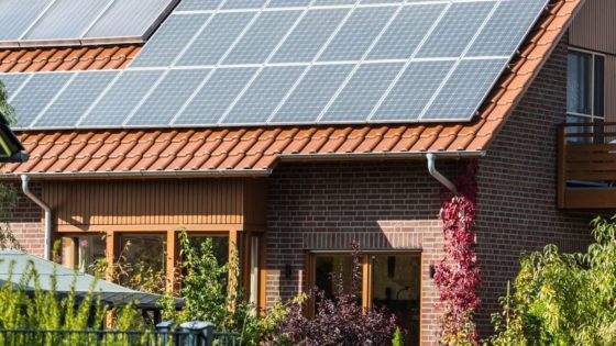 How Much Power Does A 300-Watt Solar Panel Produce?